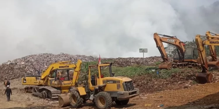 Diskar PB Kota Bandung Berhasil Padamkan Titik Tempat Kebakaran di Zona 1 TPA Sarimukti, Ridwan Kamil: Kami Siapkan TPA Sementara
