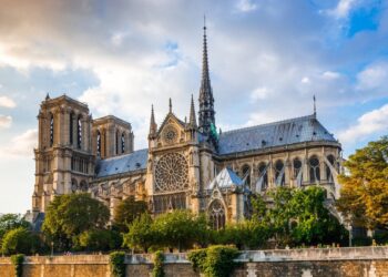 Katedral Notre Dame yang Penuh Sejarah