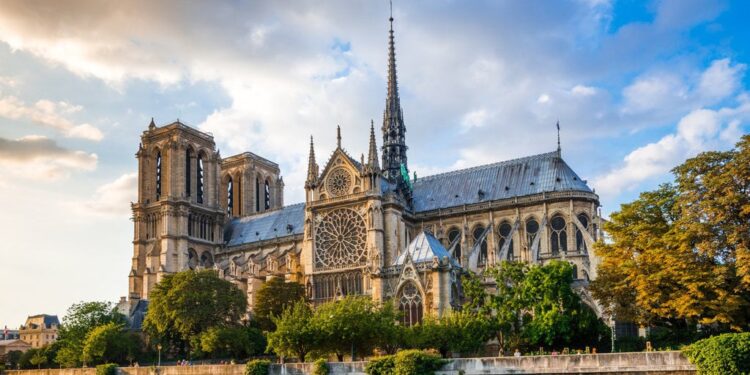 Katedral Notre Dame yang Penuh Sejarah