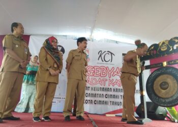 Pj Wali Kota Cimahi Resmikan Gebyar Padat Karya di Kelurahan Karangmekar