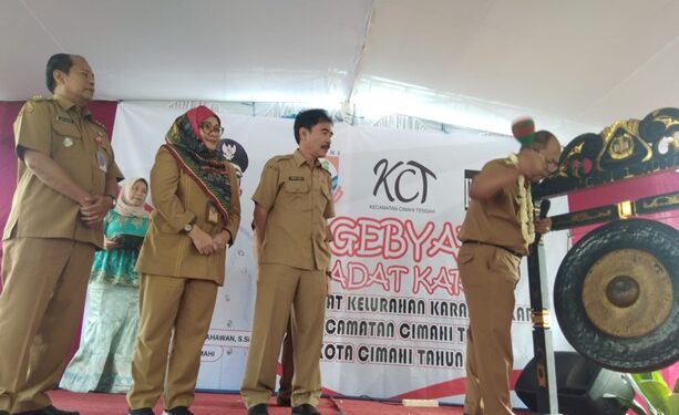 Pj Wali Kota Cimahi Resmikan Gebyar Padat Karya di Kelurahan Karangmekar