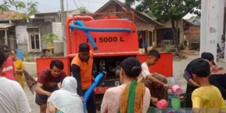 Pemkab Bekasi Penuhi Air Bersih untuk Warga yang Terdampak Kekeringan