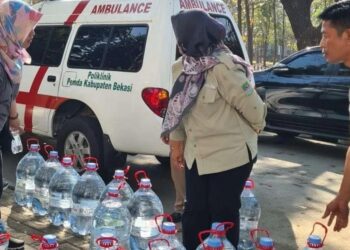 Dinkes Bekasi Salurkan Bantuan Air Bersih pada Warga yang Terdampak Kekeringan