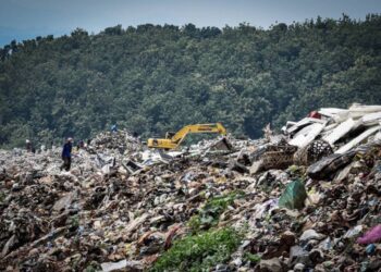 Bey Machmudin Sebut Kebakaran TPA Sarimukti Telah Padam 50 Persen