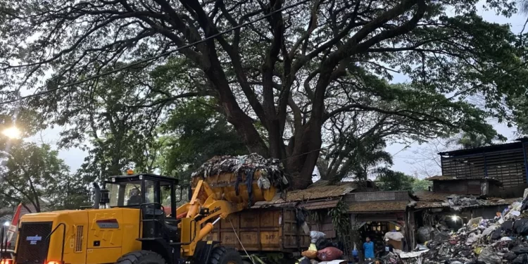 Pemkot Bandung Targetkan Tumpukan Sampah di TPS Taman Cibeunying Terangkut