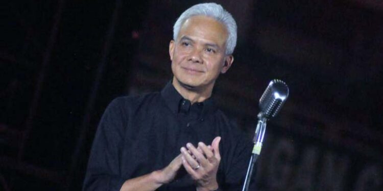 Ganjar Pranowo Usul Kenaikan Gaji Guru di Indonesia