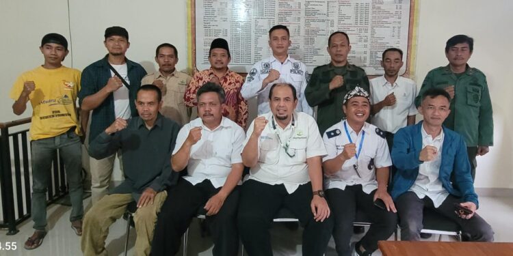 Perum Perhutani KPH Bandung Utara bersama Lembaga Masyarakat Desa Hutan ( LMDH ) Giri Asih melakukan monitoring dan evaluasi terhadap Perjanjian Kerja Sama (PKS) pemanfaatan jasa lingkungan Wisata Alam Curug Cibareubeuy