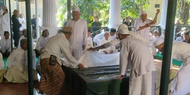 Keraton Kasepuhan Cirebon Lestarikan Tradisi Siraman Panjang