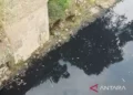 Air Sungai Cileungsi Bogor Kembali Berwarna Hitam