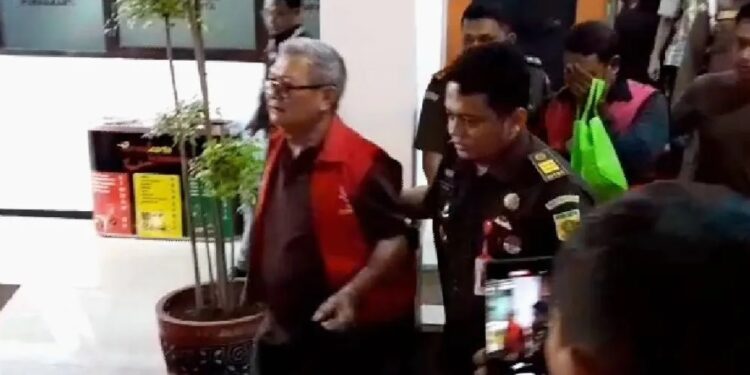 Kejari Purwakarta Tahan Tiga Tersangka Kasus Korupsi Anggaran BTT Covid-19