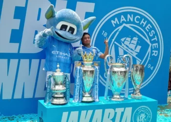 Ribuan Suporter Manchester City Padati Lokasi “Treble Trophy Tour”