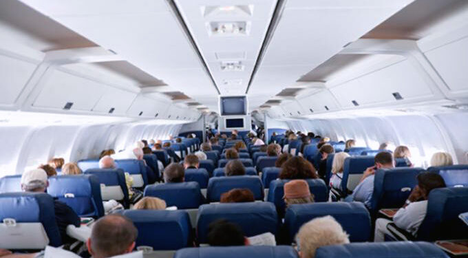 Penumpang Pesawat Wajib Pakai Sepatu, Ini Alasannya