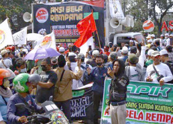 Massa Ormas Geruduk Patung Kuda, Tuntut Penghentian Proyek Rempang Eco City