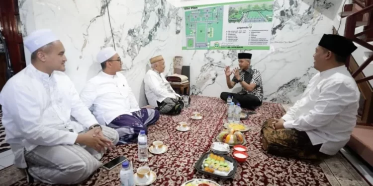 Kiai dan Santri Naruh Harapan Besar pada Ganjar Pranowo