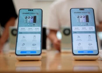 Heboh! Warga China Bingung Pilih iPhone 15 atau Huawei Mate 60 ya?