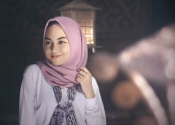 Tips Cegah Wanita Berhijab Agar Terhindar dari Kebotakan, Begini Kata Pakar Kesehatan