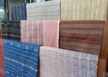 Tips Merawat dan Menjaga Kain Tradisional dengan Perwarna Alami