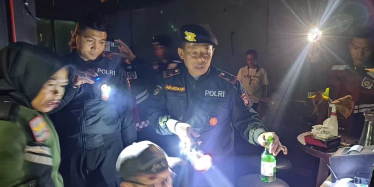 Polres Garut Sita Ratusan Miras dari Tempat Hiburan