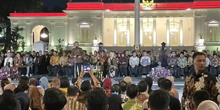 Jokowi Ajak Masyarakat Indonesia untuk Bangga Terhadap Batik