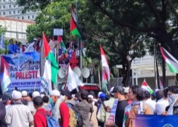 Aksi Bela Palestina Mulai Berdatangan di Depan Kedubes AS