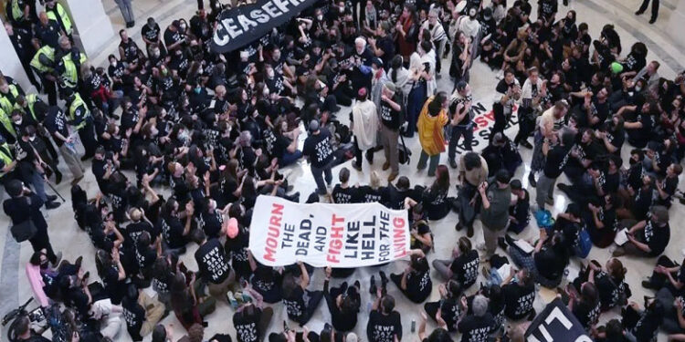 Ratusan Warga Yahudi Ditangkap dalam Aksi Damai Mendukung Palestina di New York