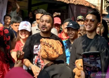 Kaesang Blusukan ke Kiaracondong Bandung untuk Perkenalkan Diri sebagai Ketum PSI