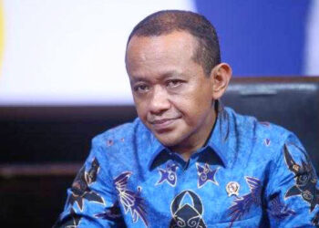 Kementerian Investasi dan Badan Koordinasi Penanaman Modal (BKPM) mengklaim bahwa sekitar 70 persen warga Pasir Panjang, Rempang, Batam, Kepulauan Riau, siap untuk pindah ke Tanjung Banun. Informasi ini terungkap saat Menteri Investasi dan Kepala Badan Koordinasi Penanaman Modal, Bahlil Lahadalia, bertemu dengan perwakilan warga Rempang di salah satu masjid di Tanjung Banun, Kota Batam, pada hari Jumat (06/10).