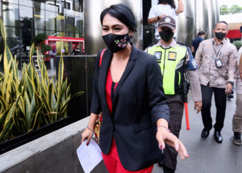 Kontroversi Suap dan Mobil Mewah, Ricky Ham Pagawak dan Brigita Manohara