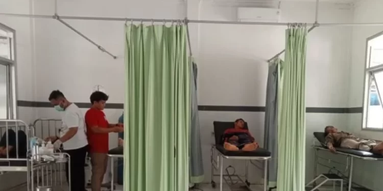 Belasan Warga Cianjur Dapat Perawatan Akibat Keracunan Makanan