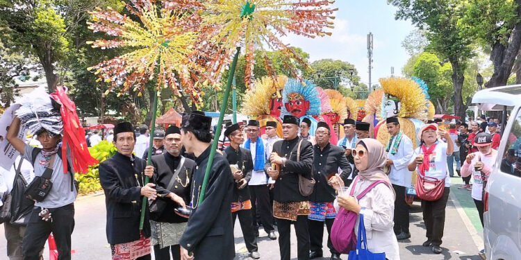 Ondel-ondel Meriahkan Pendaftaran Ganjar-Mahfud ke KPU