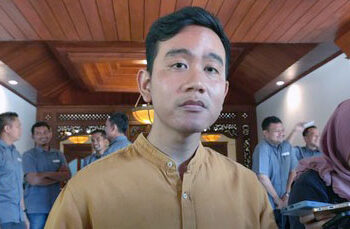 Nanti Saya Lihat Baju Kuningnya, Bobby soal Isu Gibran Gabung Golkar