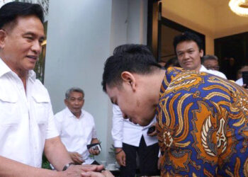 Gibran Rakabuming Raka Sambangi Rumah Yusril Ihza Mahendra