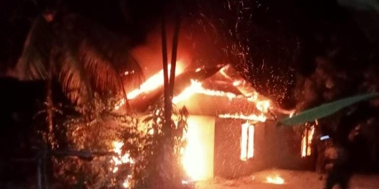 Breakingnews; Rumah Mama Appung di Luwu Utara Dilalap si Jago Merah Malam Hari
