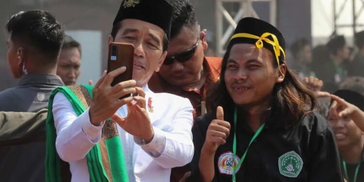 Ketum Pagar Nusa sebut Jas Jokowi Mirip dengan Jas yang Dikenakan Gusdur