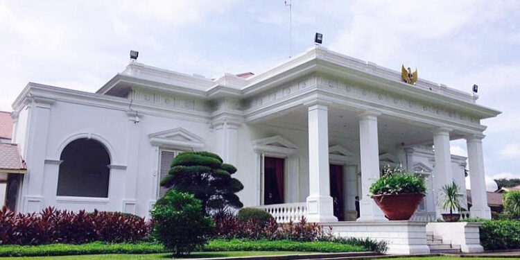 Tiga Calon Presiden Berkumpul dalam Pertemuan di Istana Presiden