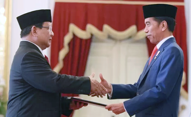 Presiden Joko Widodo telah memberikan restu kepada Menteri Pertahanan Prabowo Subianto untuk menjadi bakal calon presiden dalam Pemilihan Presiden 2024. Restu ini diberikan sebagai respons terhadap surat permohonan dari Prabowo yang meminta persetujuan untuk mendaftar sebagai calon presiden.