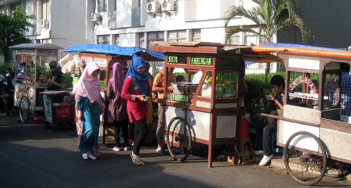 Pemkot Bandung Bina Ratusan PKL di Teras Cihampelas