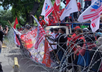 MK Tolak Gugatan Formil Perppu Ciptaker, Massa Buruh Protes Ricuh