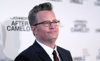 Matthew Perry dari 'Friends' Meninggal Dunia pada Usia 54