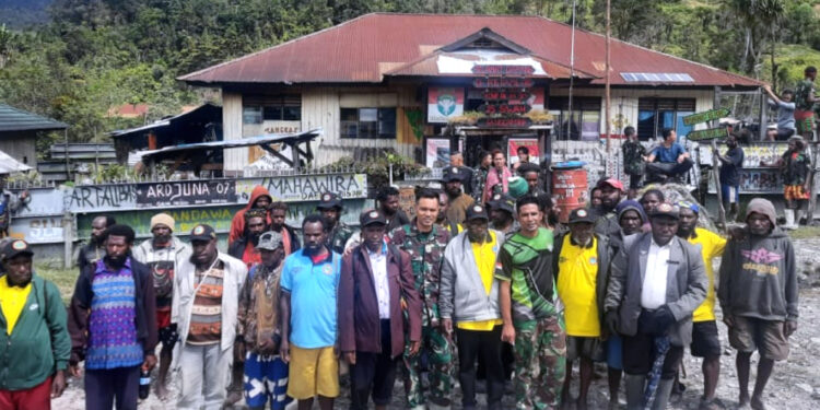 70 Warga Kampung Eronggobak Mengungsi Karena Ancaman KKB di Papua
