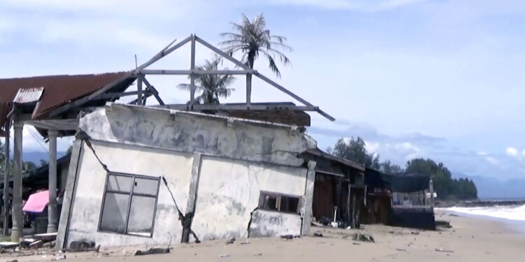 15 Rumah Rusak Akibat Gelombang Laut Tinggi di Aceh Barat Daya
