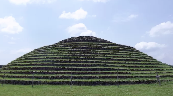 Piramid Misterius Danau Toba, Fakta vs Mitos Budaya