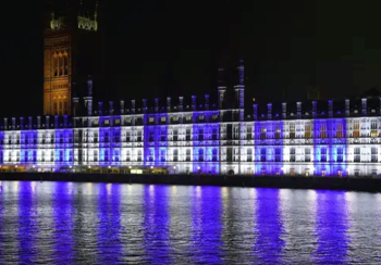 Dukung Israel Menara Eiffel Hingga Gedung Putih Berwarna Putih-Biru