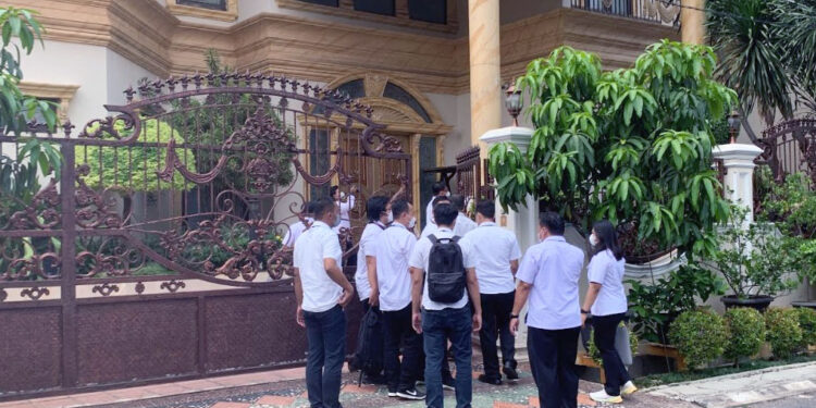 Rumah Firli di Bekasi Terhubung dengan Ruko Pijat Refleksi