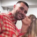 Taylor Swift Cium Pipi Travis Kelce: Fans Heboh