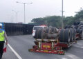 Truk Kontainer Terbalik di Tol JORR, Ganggu Lalu Lintas Pagi di Jakarta