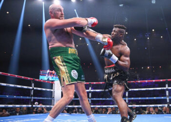 Tyson Fury Meraih Kemenangan Atas Nganno