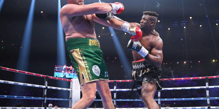Tyson Fury Meraih Kemenangan Atas Nganno