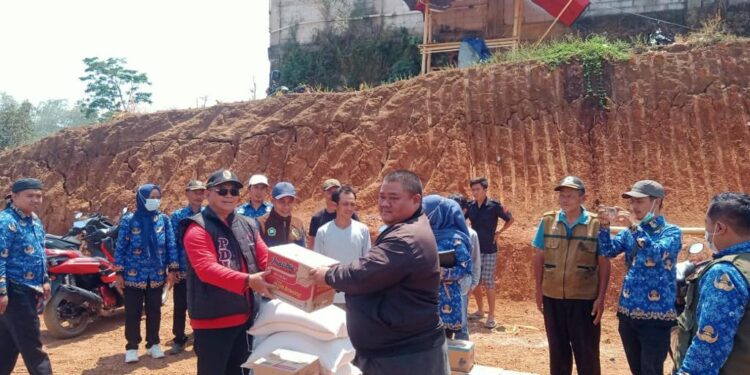 Warga Kecamatan Ibun Terdampak Kebakaran, Dadang Hermawan Berikan Bantuan dan Dorong Percepatan Perbaikan Rumah