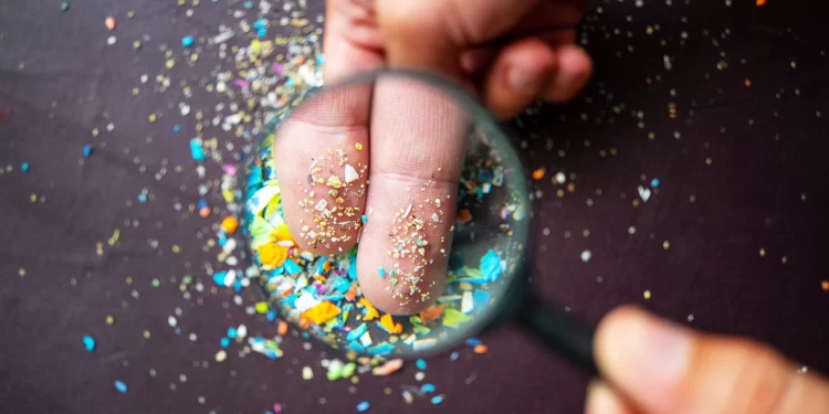 Ilustrasi mikroplastik